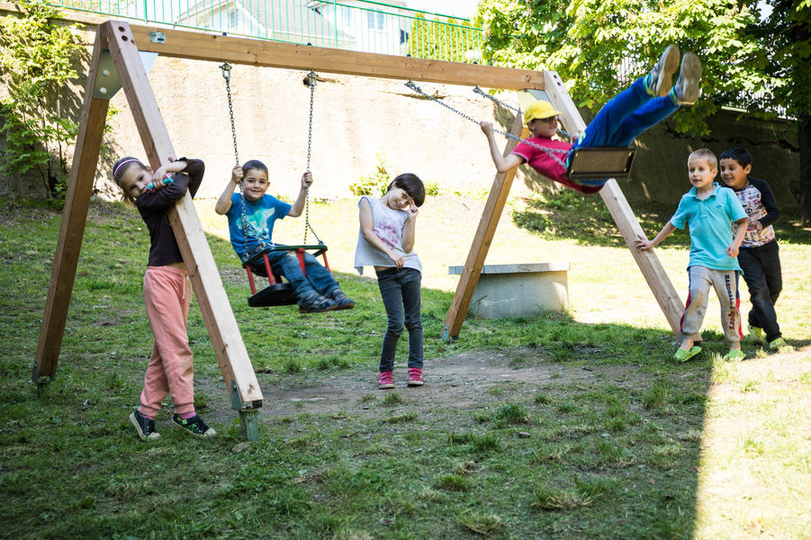 Díky dárcům Krabice online mají ve Vlašimi nové hřiště
