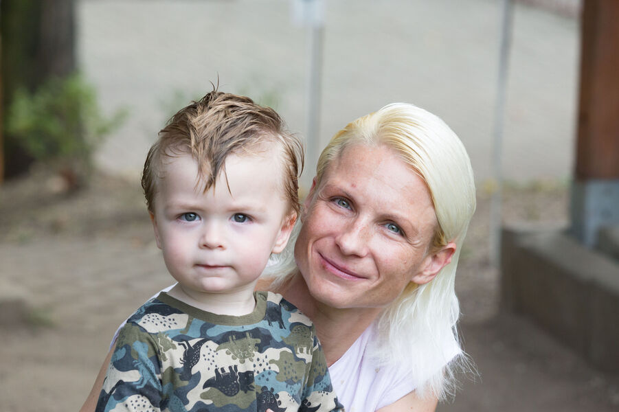 Dárkem to začíná: Příběhy rodin