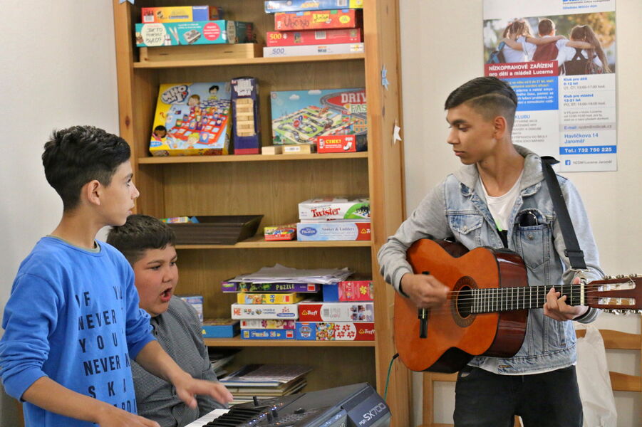 Klub Lucerna svítí dětem v Jaroměři na cestu